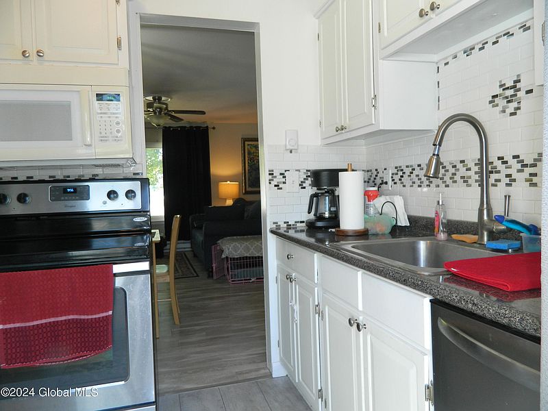 4th image of 803 Fairfield Court