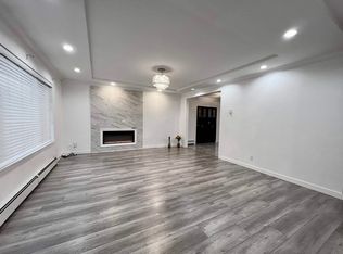 7768 18th Ave, Burnaby, BC V3N1J2