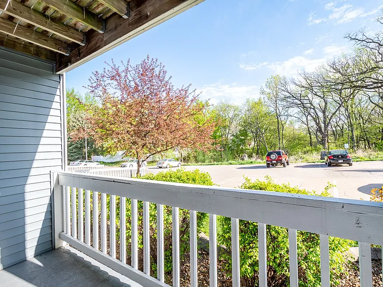 1000 Oakcrest St — Photo 15