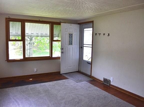 5th image of 377 Beryl Ave