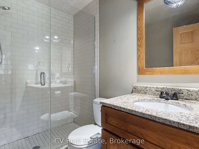 156 Chamonix Cres — Photo 37