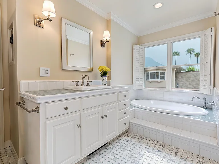 4211 Toluca Lake Ave — Photo 24