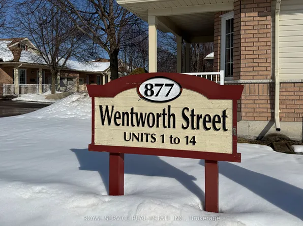877 Wentworth St #6, Peterborough, ON K9J 8R7