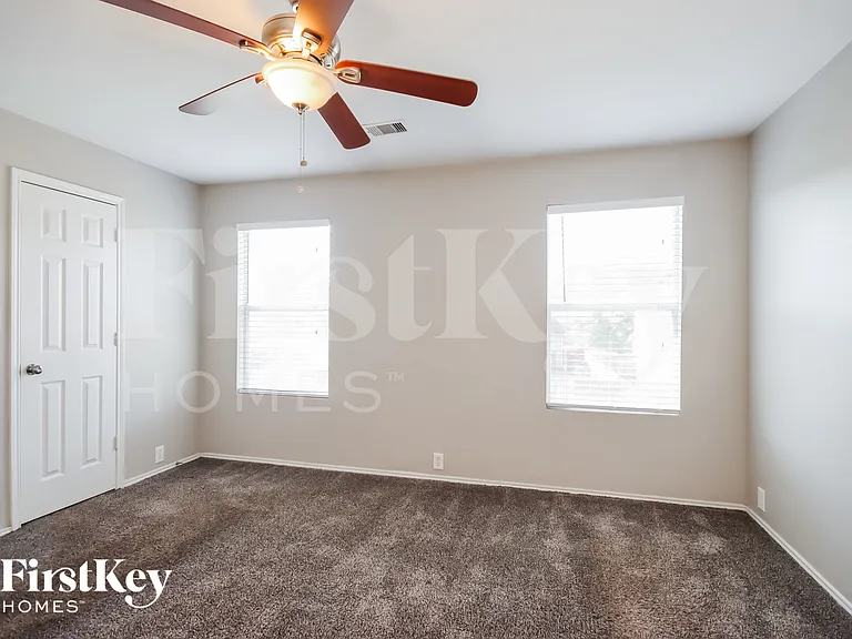 923 Grand Plains Dr — Photo 7