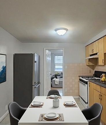 2nd image of 354 Devereaux Ave Floor 1