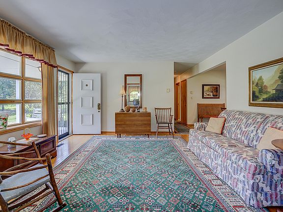 5th image of 2715 Brogan Ln