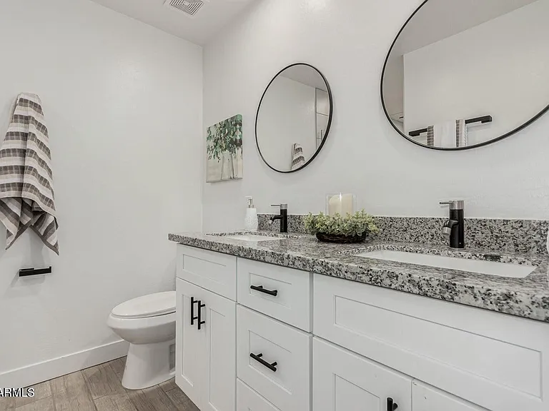 2210 E Alta Vista Rd — Photo 8