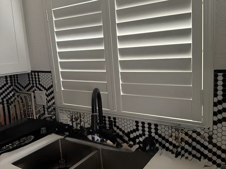 814 S Electric Ln — Photo 3