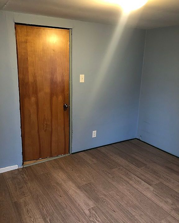 22nd image of 23618 Tyler St
