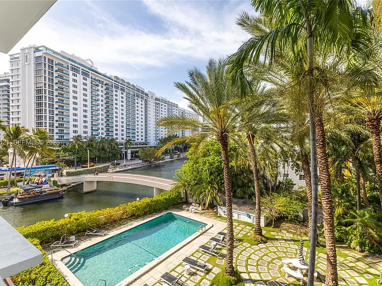 2421 Lake Pancoast Dr #3B — Photo 31