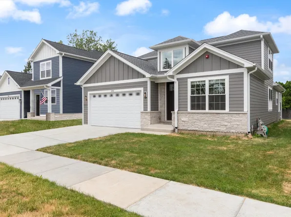 590 Francesca Ln, Roselle, IL 60172