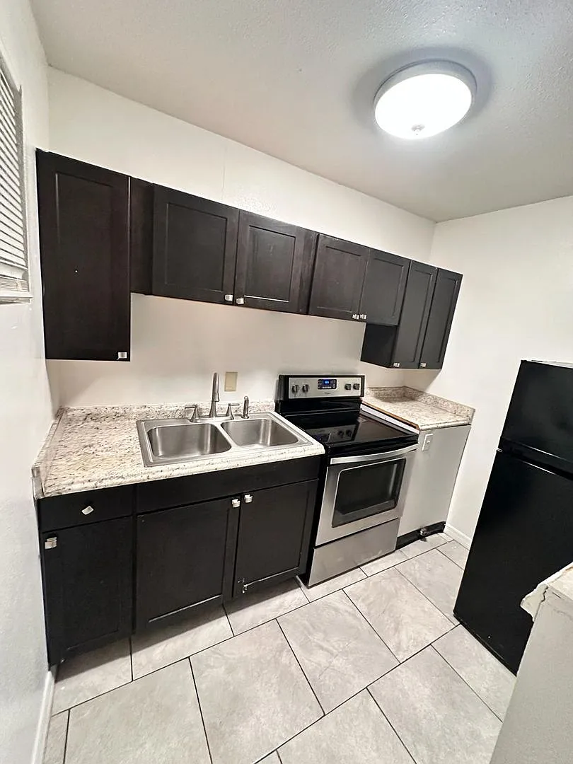 Charming and Cozy 1 bedroom 1 bathroom — Photo 2