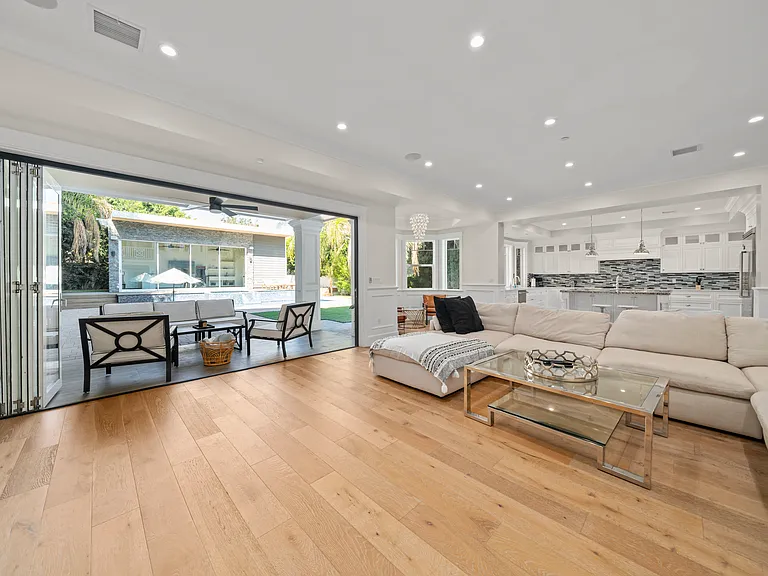 12439 Kling St — Photo 10