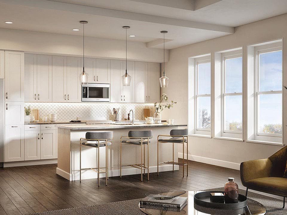 1st image of 1175 W Canterbury Ct #1105