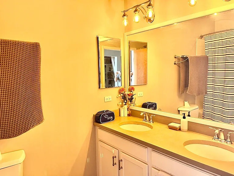 1934 N Washtenaw Ave #315 — Photo 6
