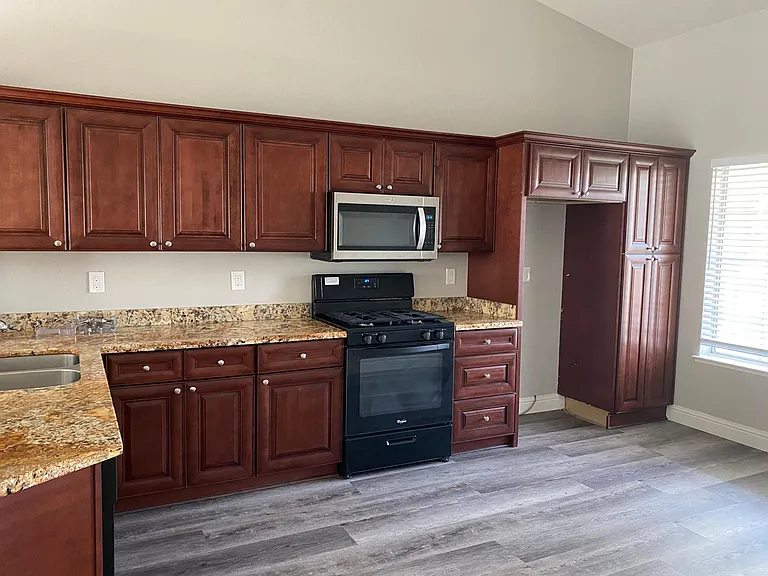 1131 Valley Oak Pl — Photo 6