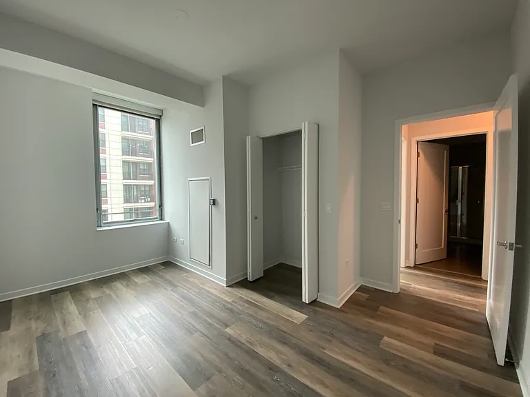 520 W Erie St #1202 — Photo 9