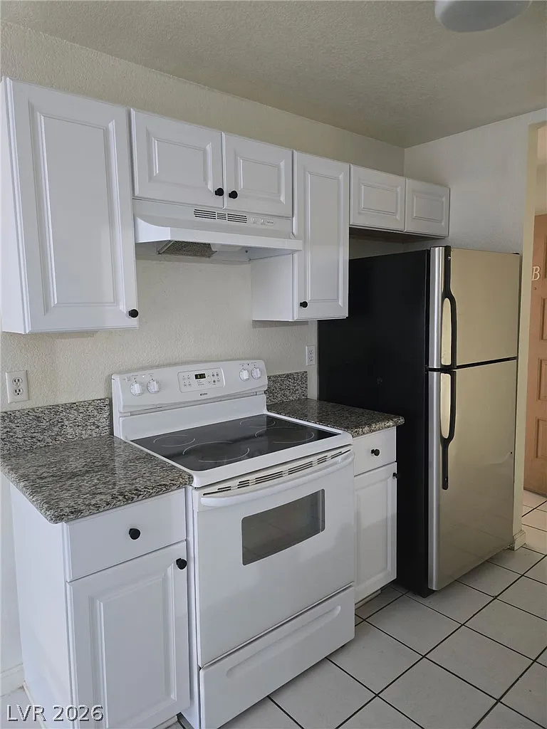 2 bed, 2.0 bath, 3672 sqft, $1,200 — Photo 2