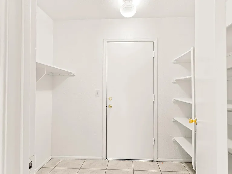 7309 W Canterbury Dr — Photo 9