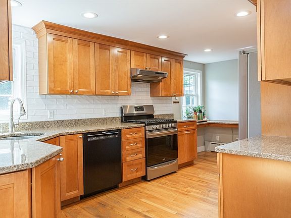 4th image of 20 Rogers St