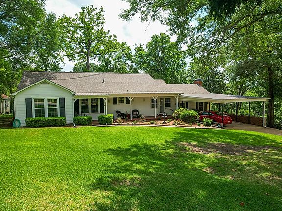 2nd image of 912 Hilltop Dr