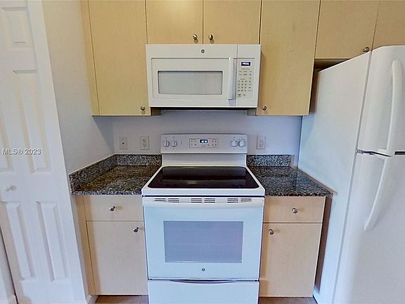 4th image of 2493 Centergate Dr APT 103