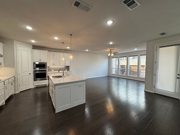 5th image of 633 Somerset Dr