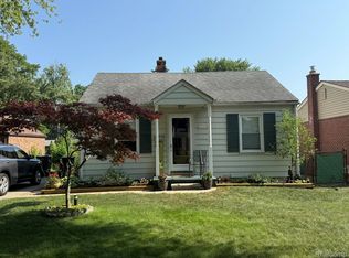 22225 Saint Gertrude St, Saint Clair Shores, MI 48081