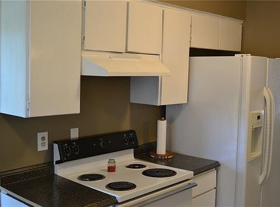 3rd image of 236 Woodgrove Dr