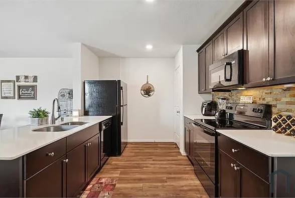 6012 Parkview Hills Ln — Photo 4