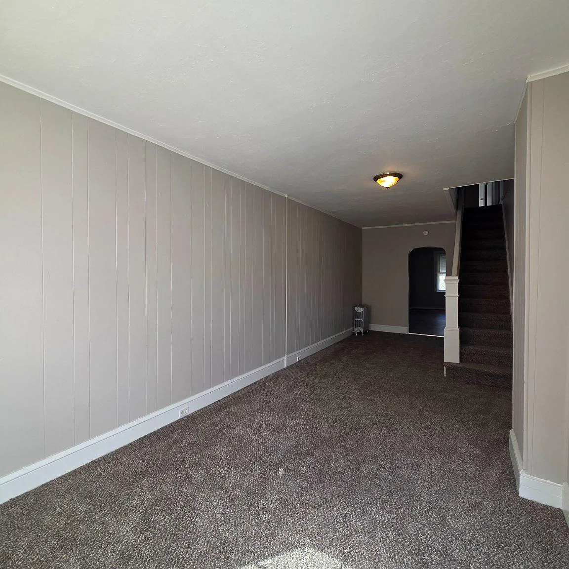 3 bed, 1.0 bath, 1034 sqft, $1,300 — Photo 3