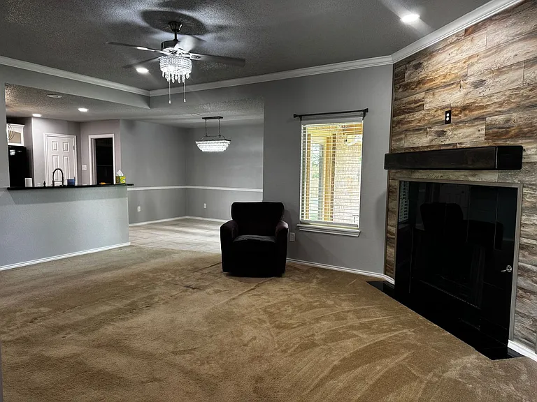 10008 York Ave — Photo 3