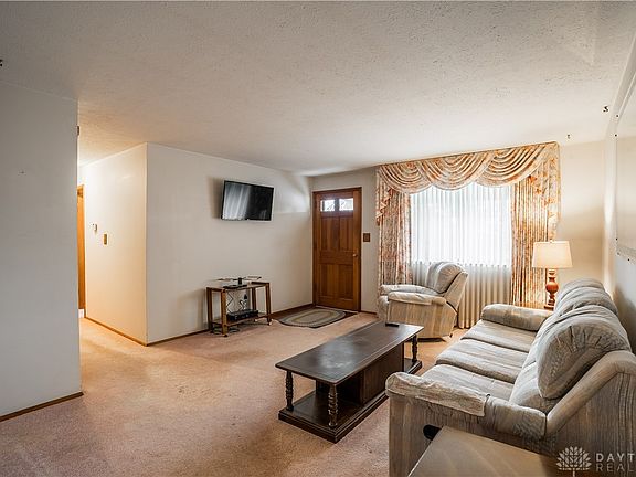 3rd image of 319 Winnimac Ave