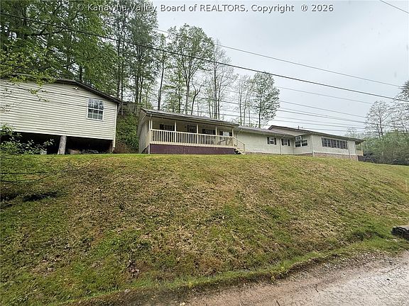 5th image of 465 Dollin Ln
