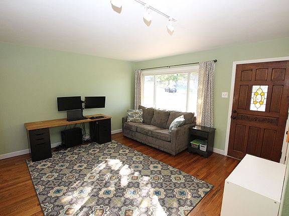 4th image of 11000 Hillhurst Ln