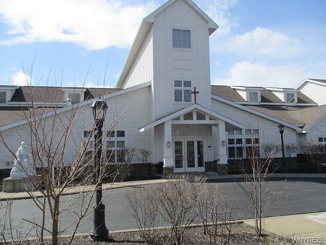 1st image of 5229 S Park Ave