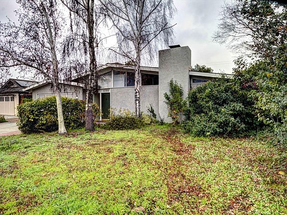 2nd image of 1088 Rembrandt Dr