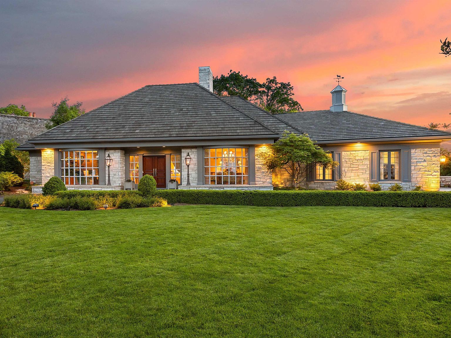 4910 N Grandview Dr, Peoria Heights, IL 61616 | Zillow