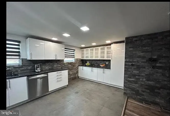 355 Avon St — Photo 2