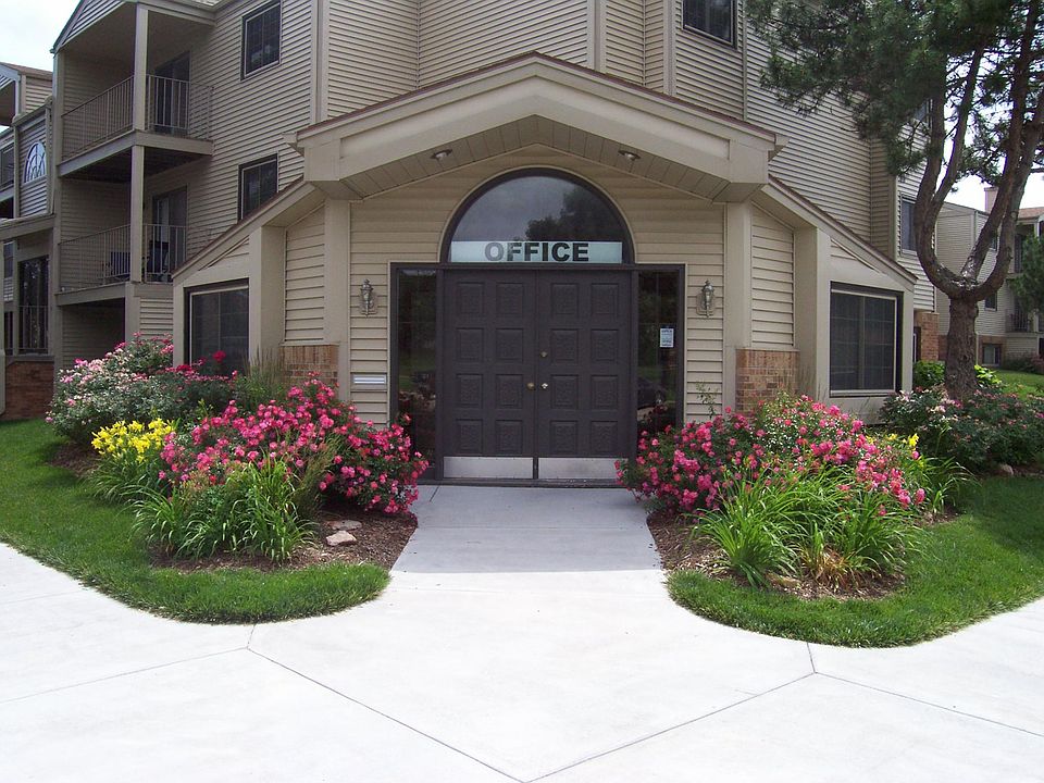 1st image of 5111-24 Emerald Dr #1