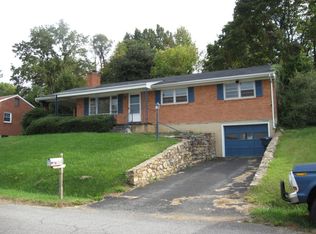 4110 Guernsey Ln NW, Roanoke, VA 24017