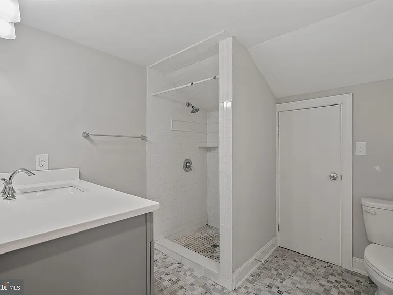 1515 Butler Pike — Photo 44