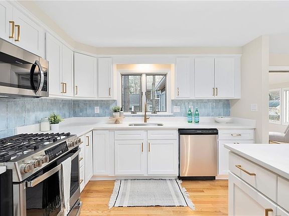5th image of 7 Cheshire Dr