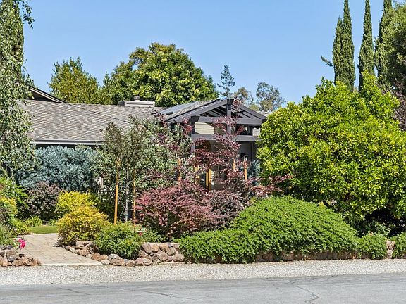 2nd image of 546 Cecelia Ct