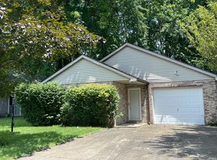 5666 Maple Ln, Newburgh, IN 47630