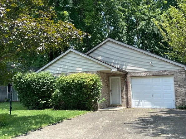 5666 Maple Ln, Newburgh, IN 47630