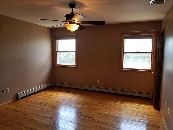 3rd image of 200 Darlington Ave
