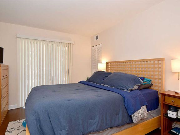 5th image of 6174 Knoll Lane Ct APT 102