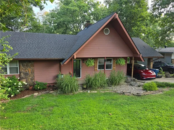 15 Finger Cir, Bella Vista, AR 72715