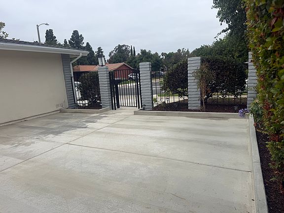 3rd image of 1920 E Kirkwood Ave